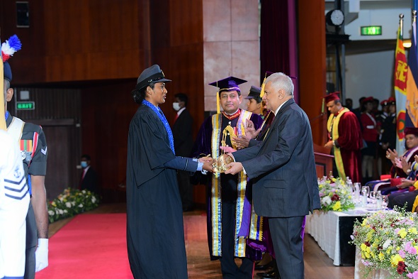 Social Sciences students earned top awards at the General Convocation of General Sir John Kotelawala Defence University 2022 1